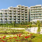Laguna Hotel 4*